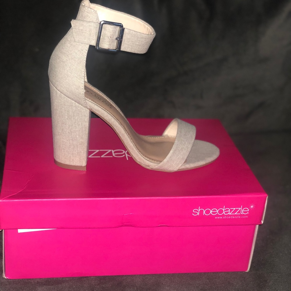 Shoes dazzle heels size 8